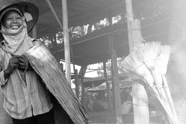 Phóng sự ảnh: Áo tơi chợ Nủa