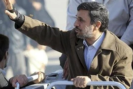 “Sân sau” nổi sóng