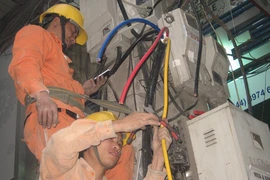 Nhiều loại phí sẽ “đội” giá điện