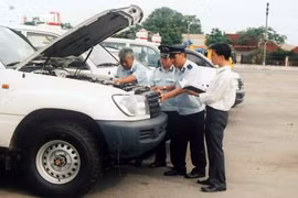 Siết chặt nhập khẩu hàng xa xỉ