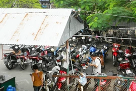 Bất bình chuyện bị tráo phụ tùng ở bãi trông giữ xe ở bệnh viện Nhi đồng 1