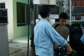 Tái diễn hiện tượng bán xăng dầu nhỏ giọt