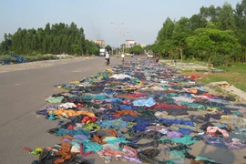 Mất đường vì phơi phế liệu 