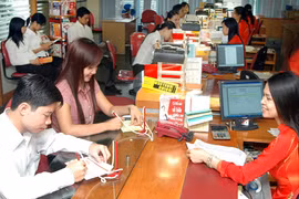 Nợ cũ vẫn “gánh” lãi suất cao