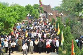 Tiệc cơm lam trong điệu múa xòe 