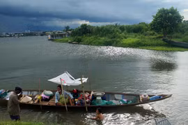 Ráng chiều bên Cồn Hến