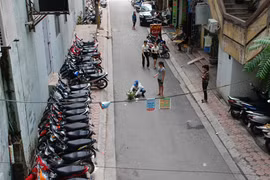 Một nữ sinh viên quyên sinh 