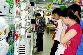 Sau 1 năm Luật Bảo vệ người tiêu dùng có hiệu lực: “Ngậm bồ hòn làm ngọt”