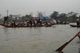 Cần “xử” nghiêm khi mới khai hội