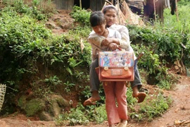 Nghị lực của cô bé tật nguyền 