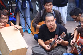 Gã “chế” du ca