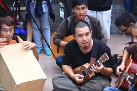 Gã “chế” du ca