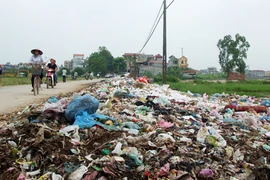 Rác đầy “nhà”, chính quyền kêu khó!