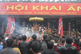 Lễ khai ấn đền Trần 2012: Mới chỉ thành công một nửa