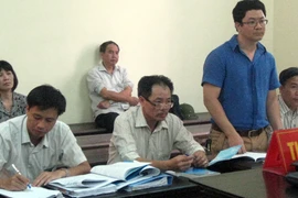 Lãnh đạo “tố” nhau, công nhân khốn đốn 