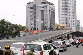 Thông xe 2 cầu vượt lắp ghép vào ngày 26-4 