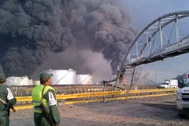 Venezuela: Quốc tang tưởng niệm nạn nhân vụ nổ nhà máy lọc dầu