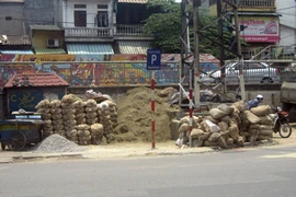 Lo cho cột điện cao thế