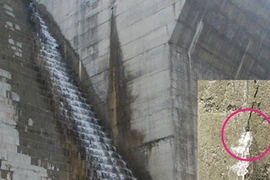 Vết nứt tại Thủy điện sông Tranh 2: Cứ mỗi giây 30 lít nước thấm chảy về hạ lưu đập 