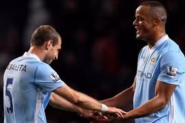 Man City soán ngôi của Man United: Vũ điệu của đồng tiền 