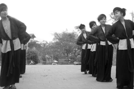 Phá lời nguyền, giữ gìn vốn cổ 