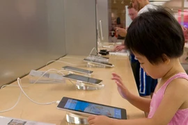 Khi trẻ con “mê” công nghệ