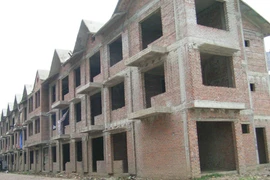 Thừa nhà, dân vẫn không mua nổi 