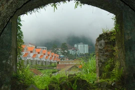 Nghỉ lễ trong thời “buộc bụng”