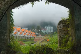 Nghỉ lễ trong thời “buộc bụng”