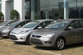 Ôtô “lách”… lệ phí