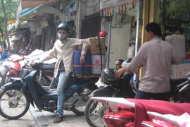 Mua bán methanol, ethanol dễ như... rau 