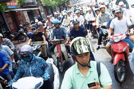 Sẽ cấp... “quota” đăng ký xe cá nhân 