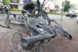 Cháy xe trên cầu Chương Dương 