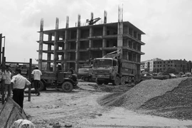 Thông xe đường tạm qua “hố tử thần” 