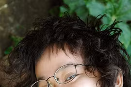 Ăn mặc bình thường thì hát như lên đồng 