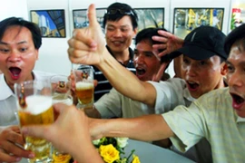 Vũ trụ ngả nghiêng trong đáy cốc