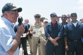 Bộ trưởng Quốc phòng Mỹ thăm vịnh Cam Ranh