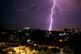 Việt Nam có tỷ lệ sét xuất hiện nhiều nhất: Những phòng chống rất chủ quan