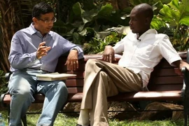 Em trai Tổng thống Mỹ B.Obama: “Tôi phải tự lo cho mình” 