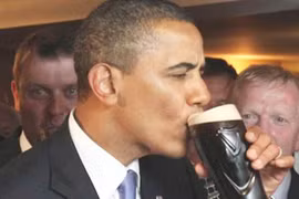 Ông Obama “ghi điểm” vì biết... uống bia