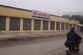 Xây chợ tạm để… bỏ hoang