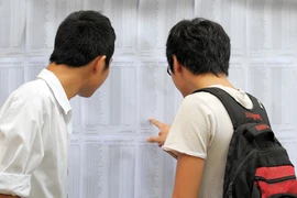 Các trường hồi hộp chờ điểm sàn công bố