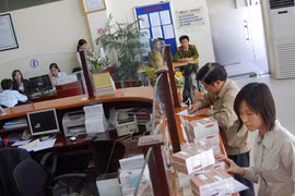 Lãi suất ngân hàng đồng loạt giảm 1% 