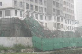 Nhà thầu đổ tại công nhân tự tháo thanh giằng