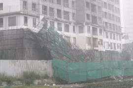 Nhà thầu đổ tại công nhân tự tháo thanh giằng