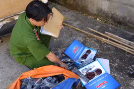 Ô tô chở linh kiện điện tử có nhãn mác sai quy định 