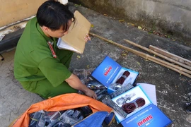 Ô tô chở linh kiện điện tử có nhãn mác sai quy định 