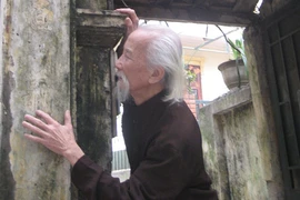 “Phi râu tóc bất thành Hồng Chương” 