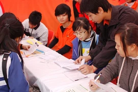 Trông chờ thông tin học phí