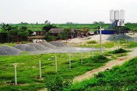 Thoải mái “ban phát”... đất công!